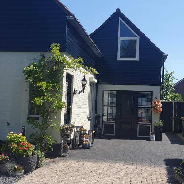 Voorkant gastenverblijf - Reconnect Voorkant gastenverblijf - Reconnect